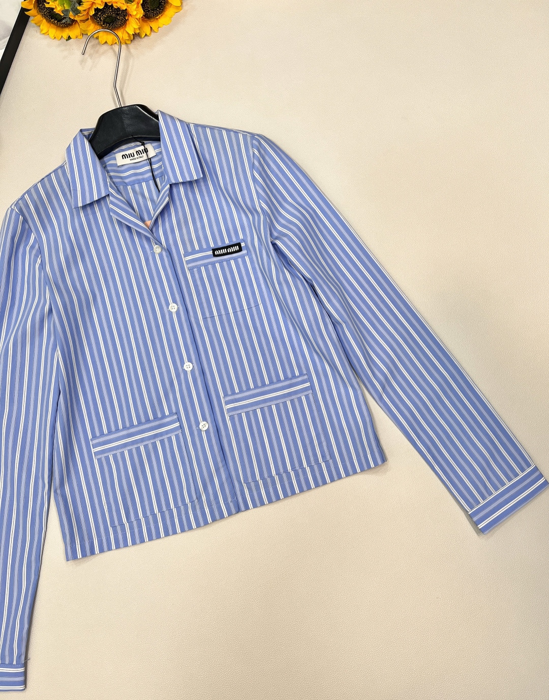 🆕Miumiu2025新款条纹衬衫，定制YB斜纹全棉材质 亲肤舒适 吸湿透气 通体竖列蓝白条纹交织 松弛