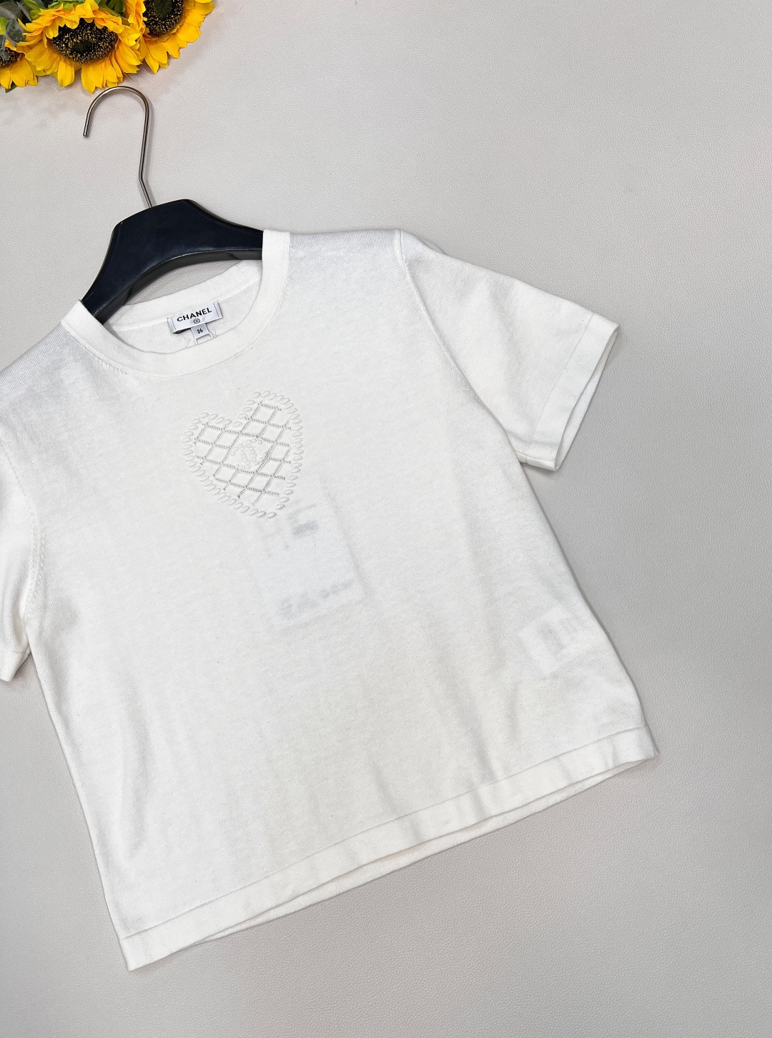 🆕CHANEL2025新款圆领爱心针织短袖，定制YB全棉纱线织造 透气舒适 质感十足 正肩短款上衣裁剪 