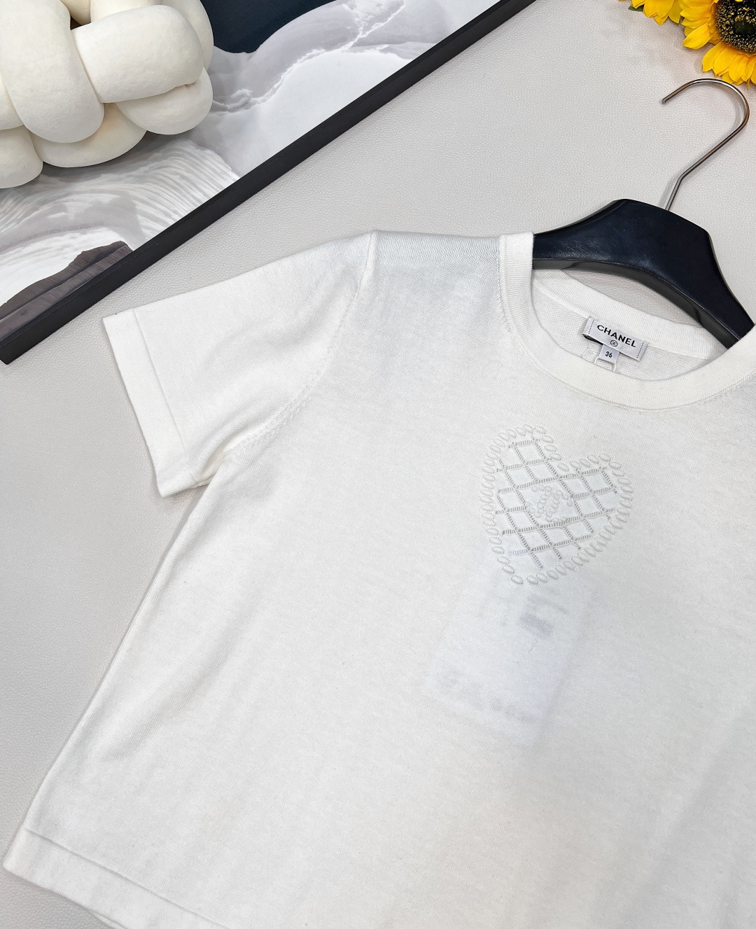 🆕CHANEL2025新款圆领爱心针织短袖，定制YB全棉纱线织造 透气舒适 质感十足 正肩短款上衣裁剪 