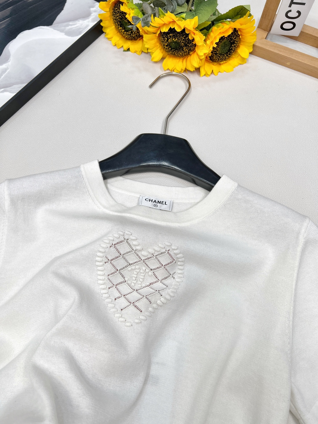 🆕CHANEL2025新款圆领爱心针织短袖，定制YB全棉纱线织造 透气舒适 质感十足 正肩短款上衣裁剪 