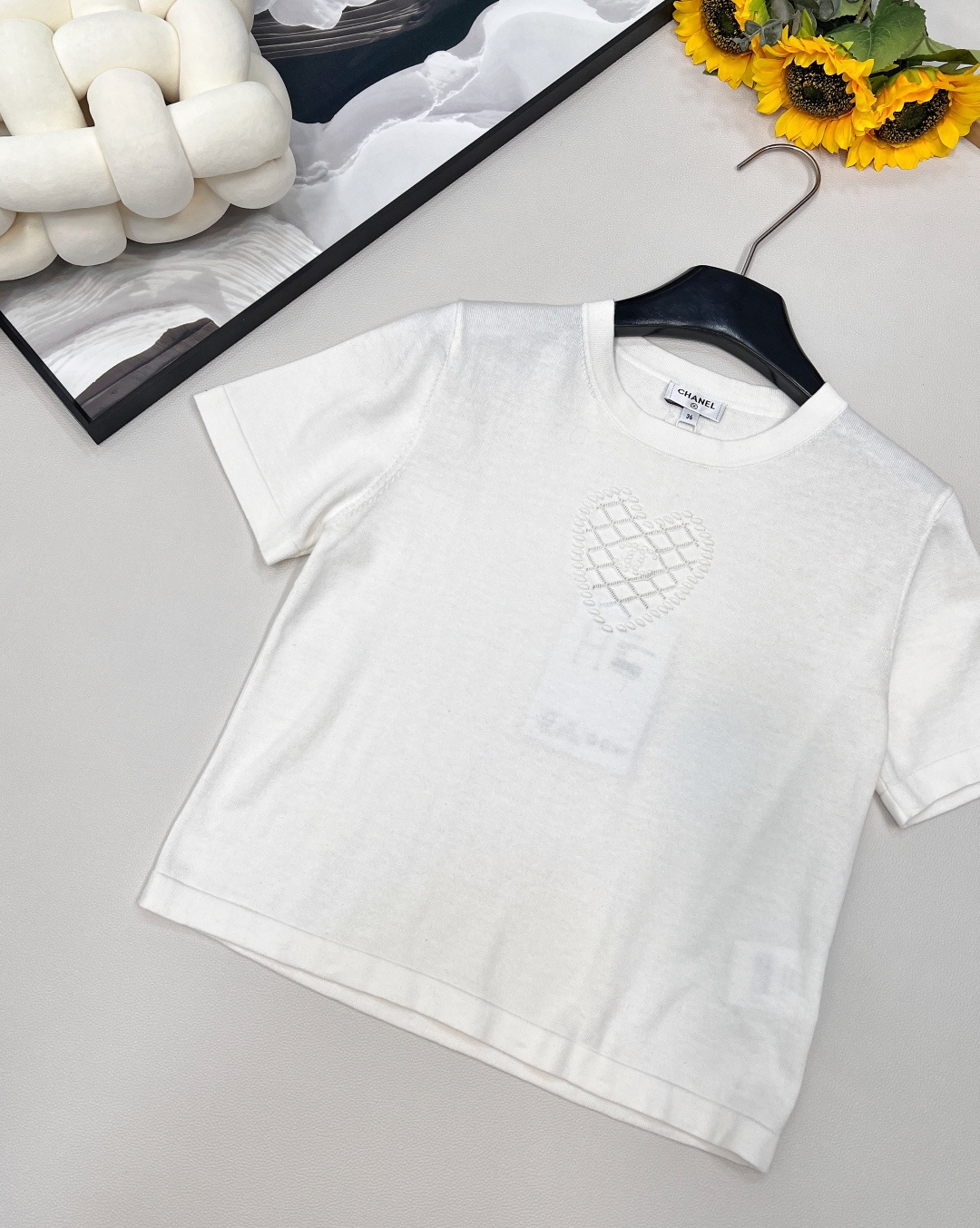 🆕CHANEL2025新款圆领爱心针织短袖，定制YB全棉纱线织造 透气舒适 质感十足 正肩短款上衣裁剪 