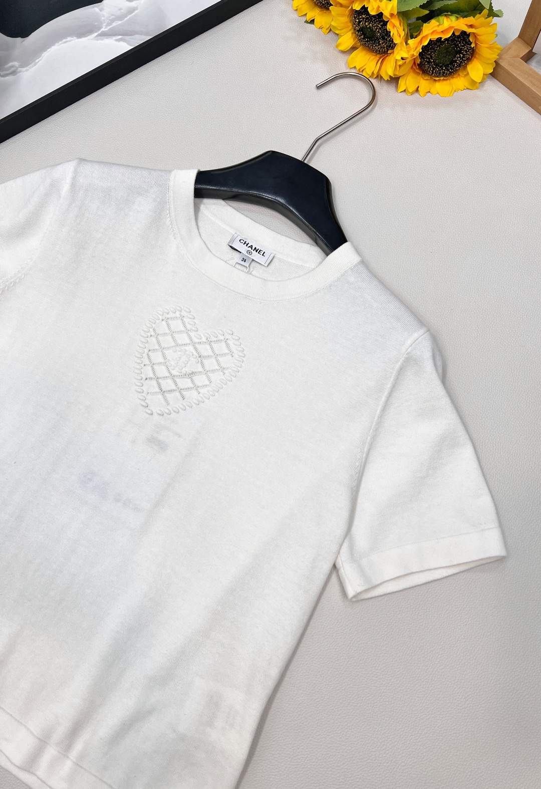 🆕CHANEL2025新款圆领爱心针织短袖，定制YB全棉纱线织造 透气舒适 质感十足 正肩短款上衣裁剪 