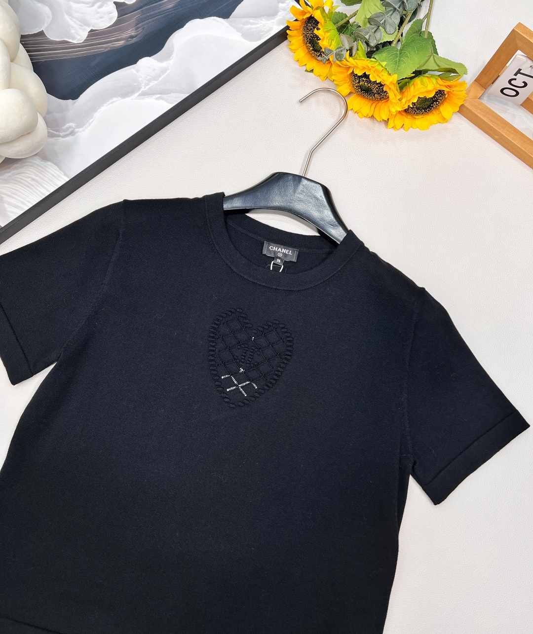 🆕CHANEL2025新款圆领爱心针织短袖，定制YB全棉纱线织造 透气舒适 质感十足 正肩短款上衣裁剪 