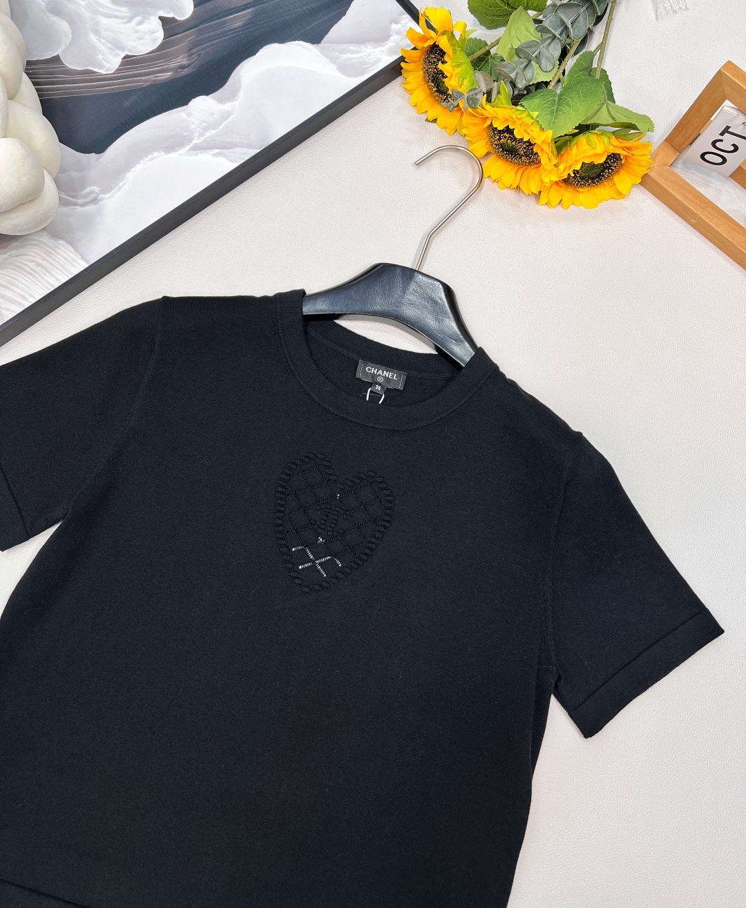 🆕CHANEL2025新款圆领爱心针织短袖，定制YB全棉纱线织造 透气舒适 质感十足 正肩短款上衣裁剪 