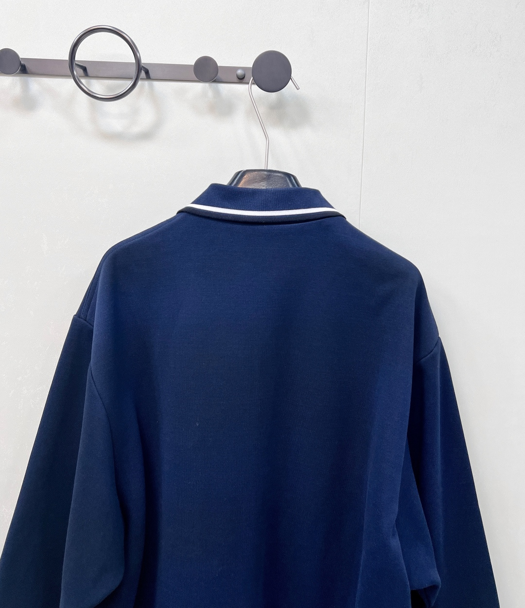 🆕Miumiu2025新款字母刺绣拉链休闲夹克外套，定制YB朱地全棉材质 自带孔洞 透气舒适 休闲夹克外