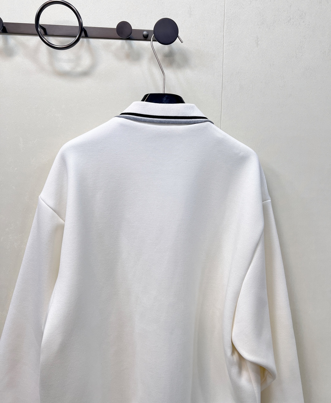 🆕Miumiu2025新款字母刺绣拉链休闲夹克外套，定制YB朱地全棉材质 自带孔洞 透气舒适 休闲夹克外