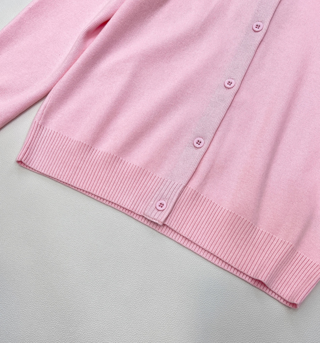 🆕Burberry 羊毛混纺📰ZP设计 👍贴身软糯 显瘦百搭 上身复古时髦洋气 经典不过时⚠️质感细腻柔