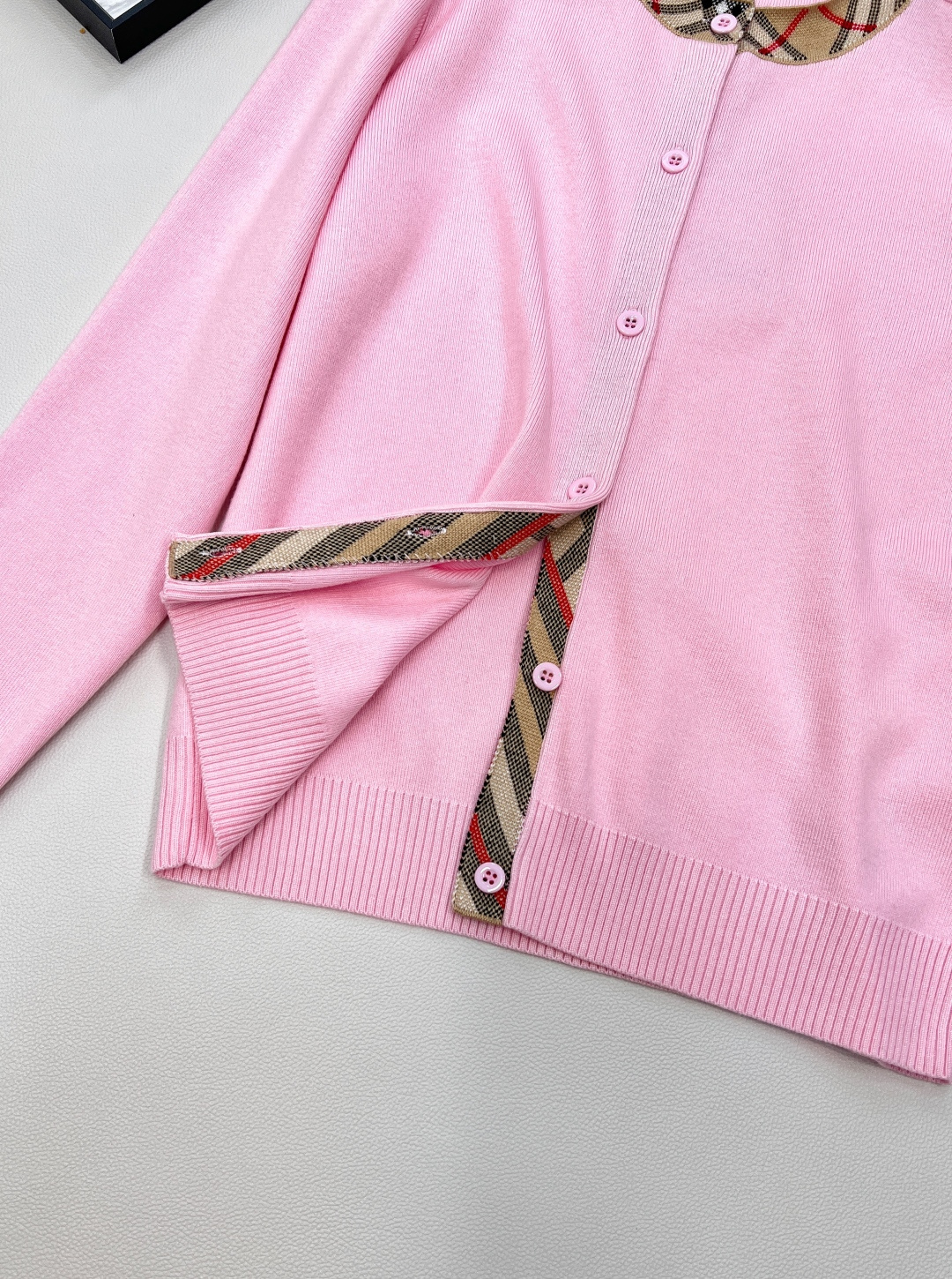 🆕Burberry 羊毛混纺📰ZP设计 👍贴身软糯 显瘦百搭 上身复古时髦洋气 经典不过时⚠️质感细腻柔