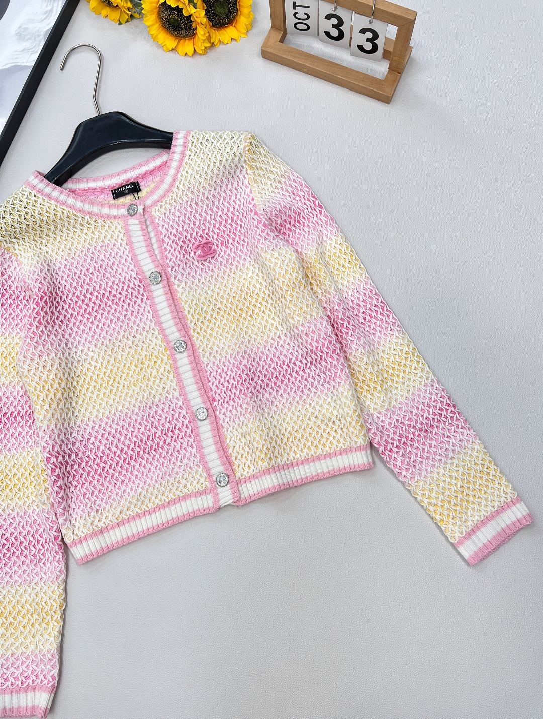 🆕Chanel 🔖小香新款渐变针织开衫毛衣..✂️✂️大爆款 绝绝子啊这件！采用羊毛面料 手感摸起来太太