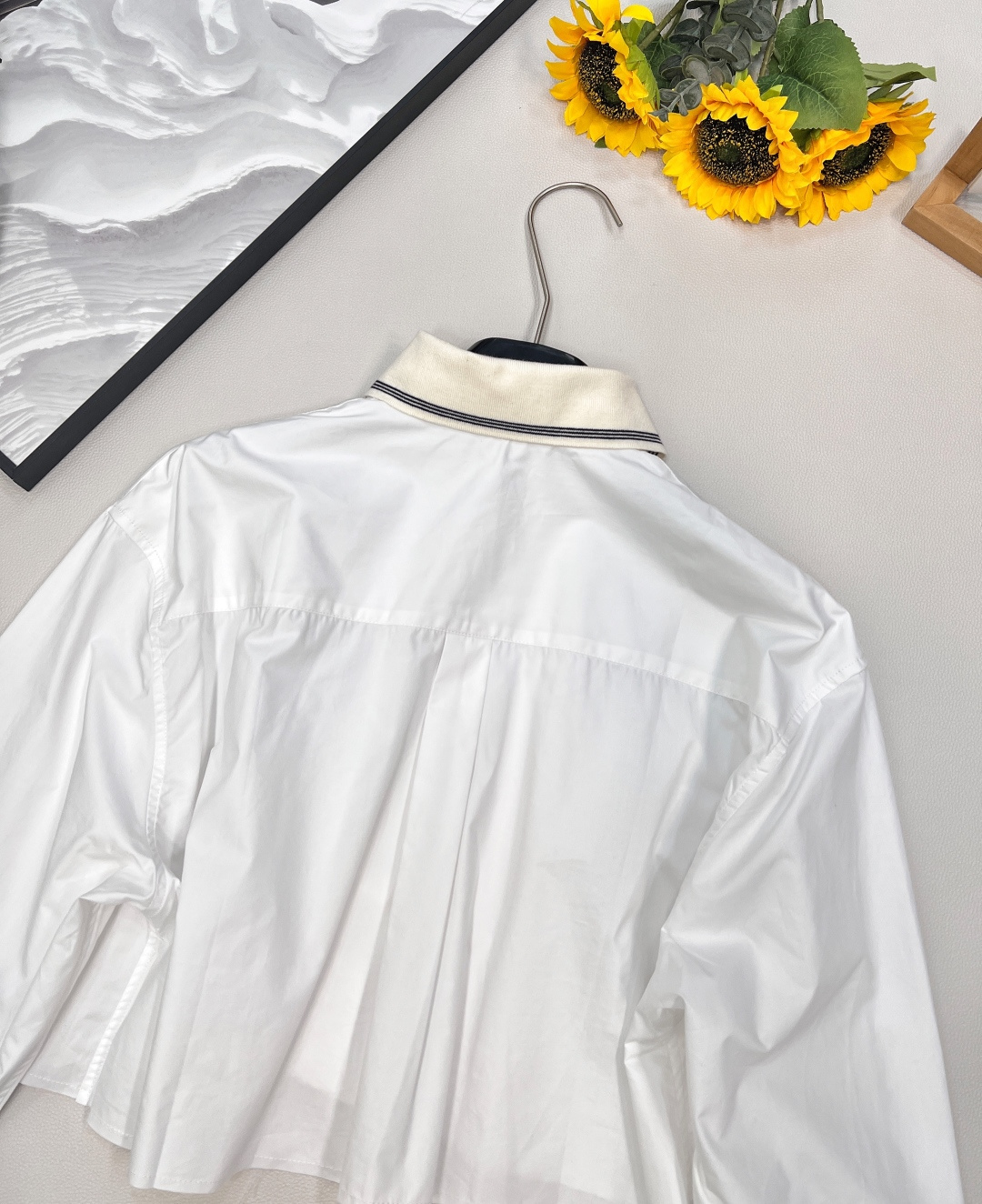 🆕Miumiu2025新款短款衬衣，定制YB斜纹全棉材质 质感细腻 舒适好穿 常青短款衬衫裁剪 条纹领边