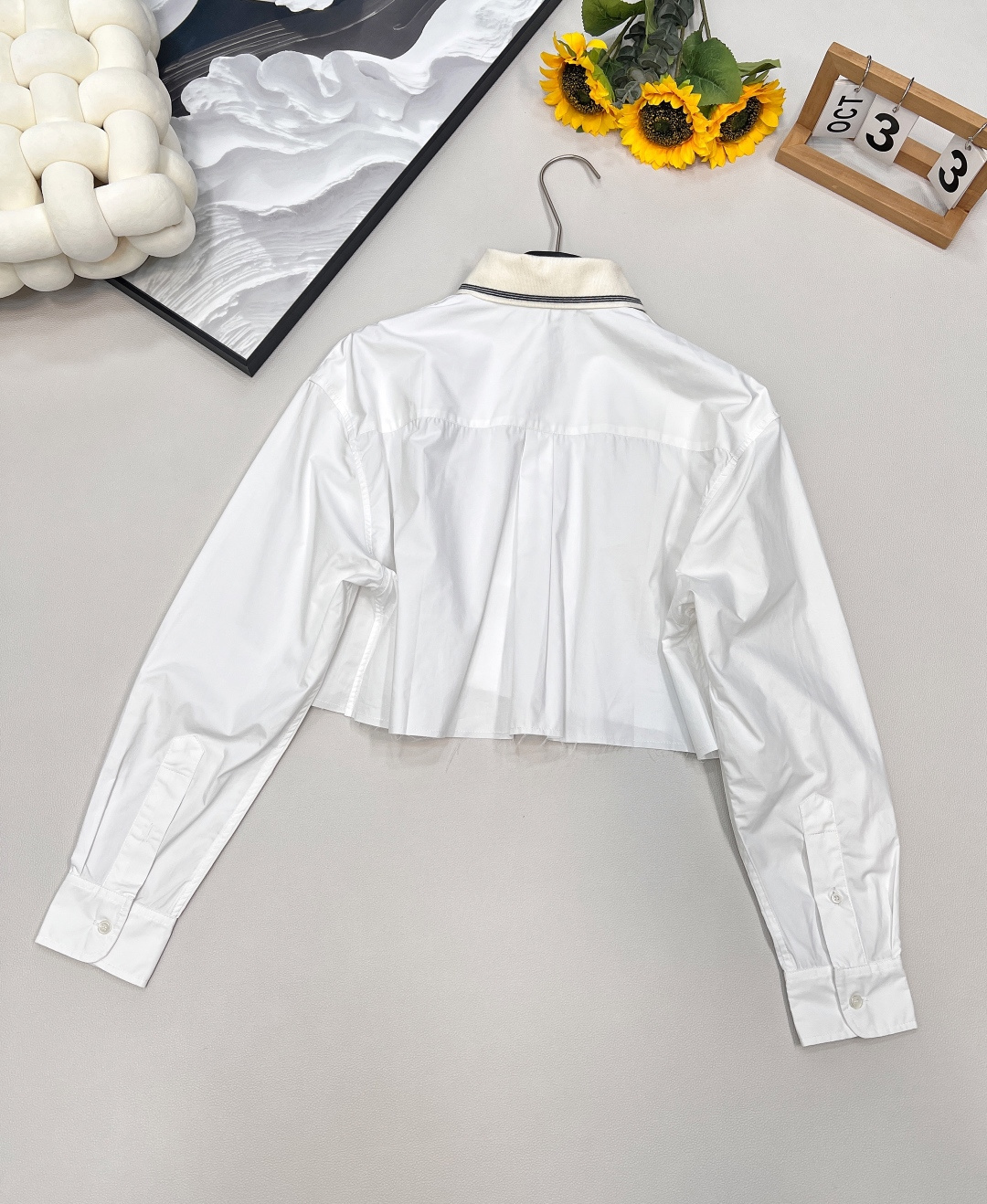 🆕Miumiu2025新款短款衬衣，定制YB斜纹全棉材质 质感细腻 舒适好穿 常青短款衬衫裁剪 条纹领边