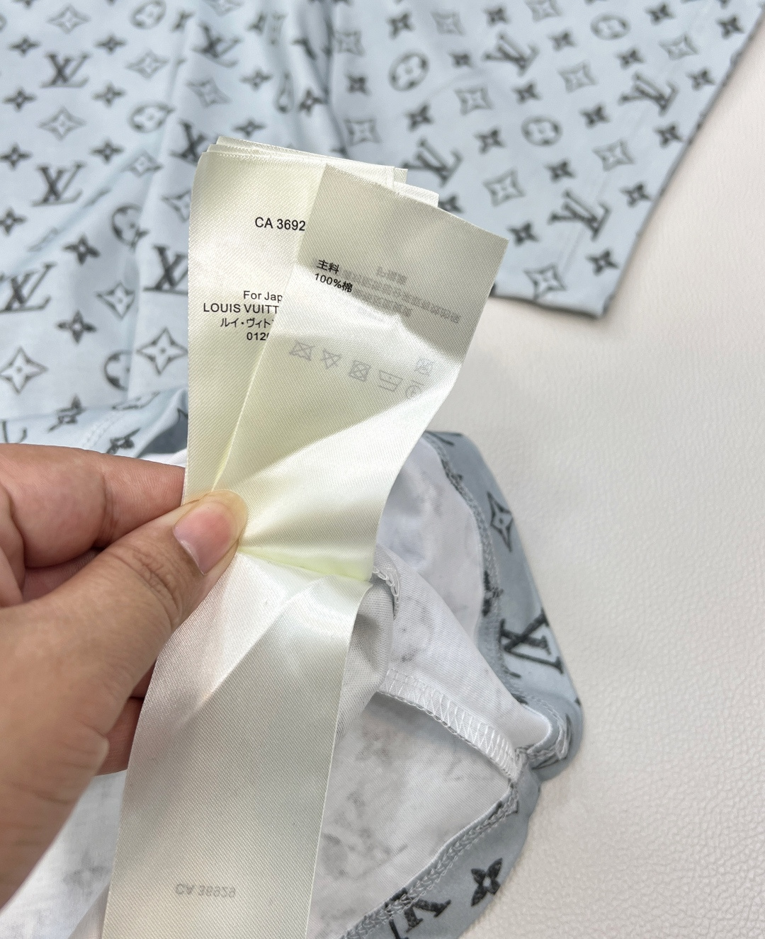 🆕Louis Vuitton2025新款满logo印花链条短袖T恤，定制YB丝光全棉织造 质感高级舒适 