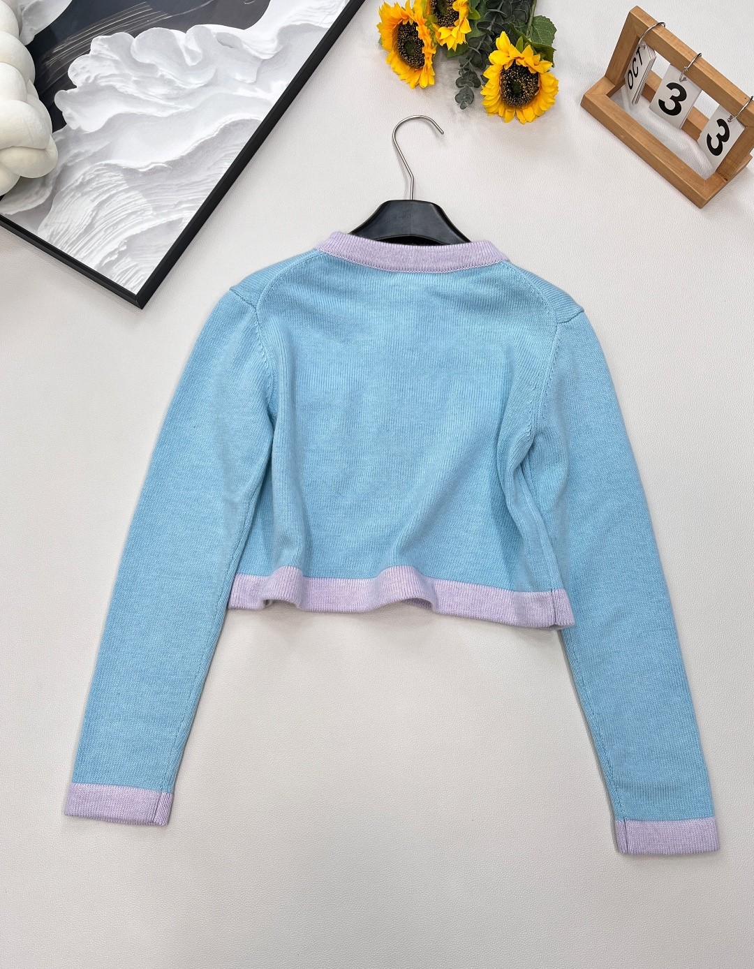 🆕CHANEL 经典小香风开衫爆款返场✨ 蓝绿色调邂逅马卡龙配色，清新又高级~两口袋设计增添实用性与复古