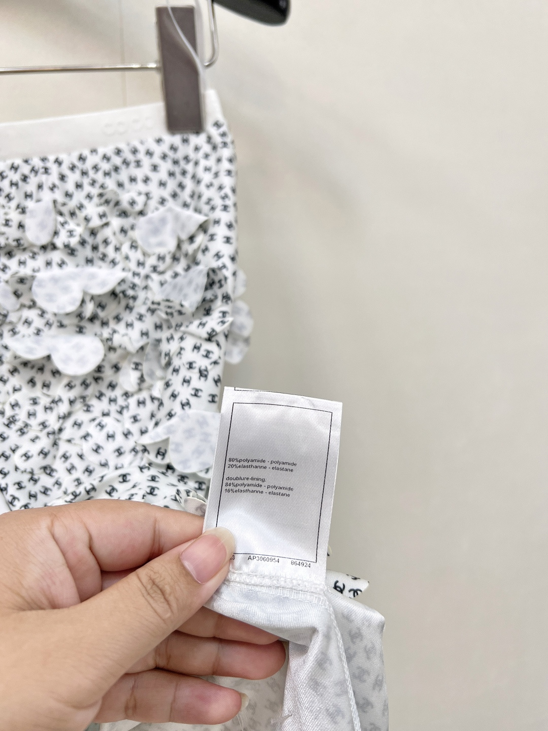 🆕CHANEL2025新款短裙，甄选定制 YB 进口材质，这种材质仿若被赋予了魔力，拥有与生俱来的质感光