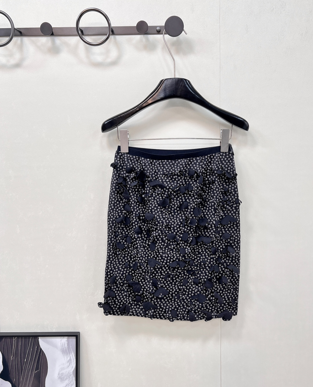 🆕CHANEL2025新款短裙，甄选定制 YB 进口材质，这种材质仿若被赋予了魔力，拥有与生俱来的质感光