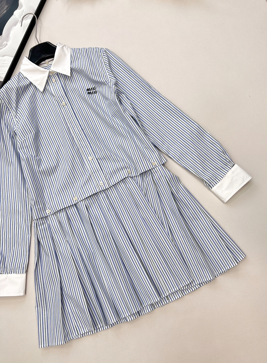 🆕Miumiu25SS早秋新款褶皱条纹府绸衬衫式连衣裙丨⚠独家yb开发！高版出品！这款府绸迷你裙的女性线