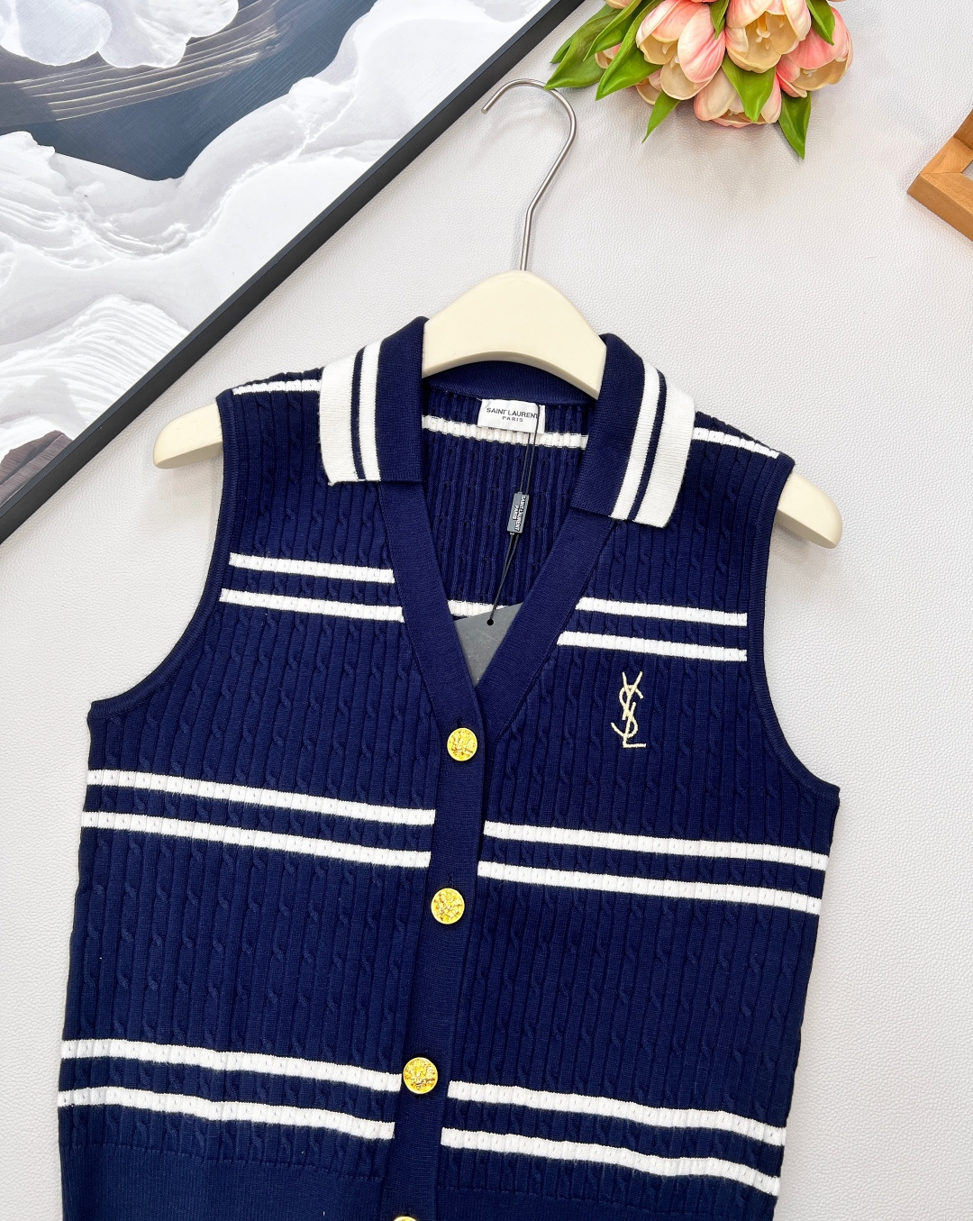 🆕 Saint Laurent YSL 金色字母刺绣Polo条纹针织背心！藏青色+白色打造的经典条纹元素