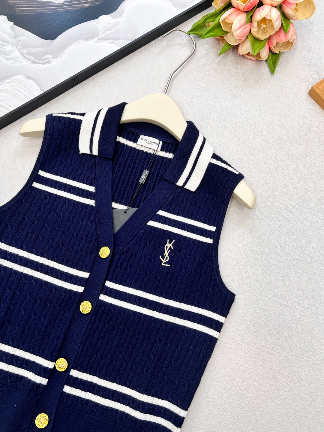 🆕 Saint Laurent YSL 金色字母刺绣Polo条纹针织背心！藏青色+白色打造的经典条纹元素