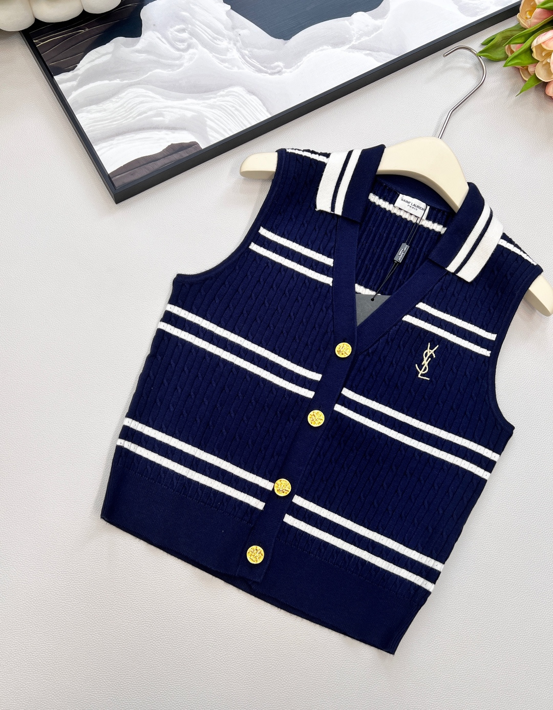 🆕 Saint Laurent YSL 金色字母刺绣Polo条纹针织背心！藏青色+白色打造的经典条纹元素