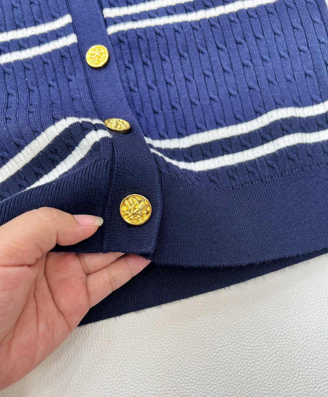 🆕 Saint Laurent YSL 金色字母刺绣Polo条纹针织背心！藏青色+白色打造的经典条纹元素