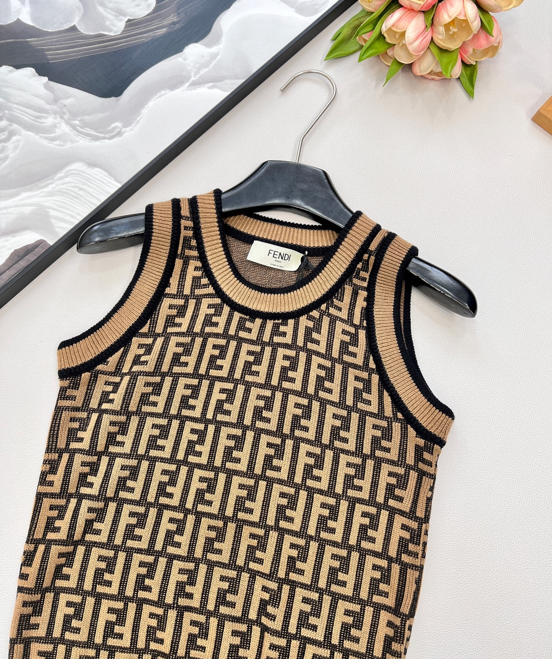 🆕Fendi 经典系列..🤎🤎🤎FF Logo针织背心！超爱的这款 超级有气质！没穿之前可能感觉有点老气