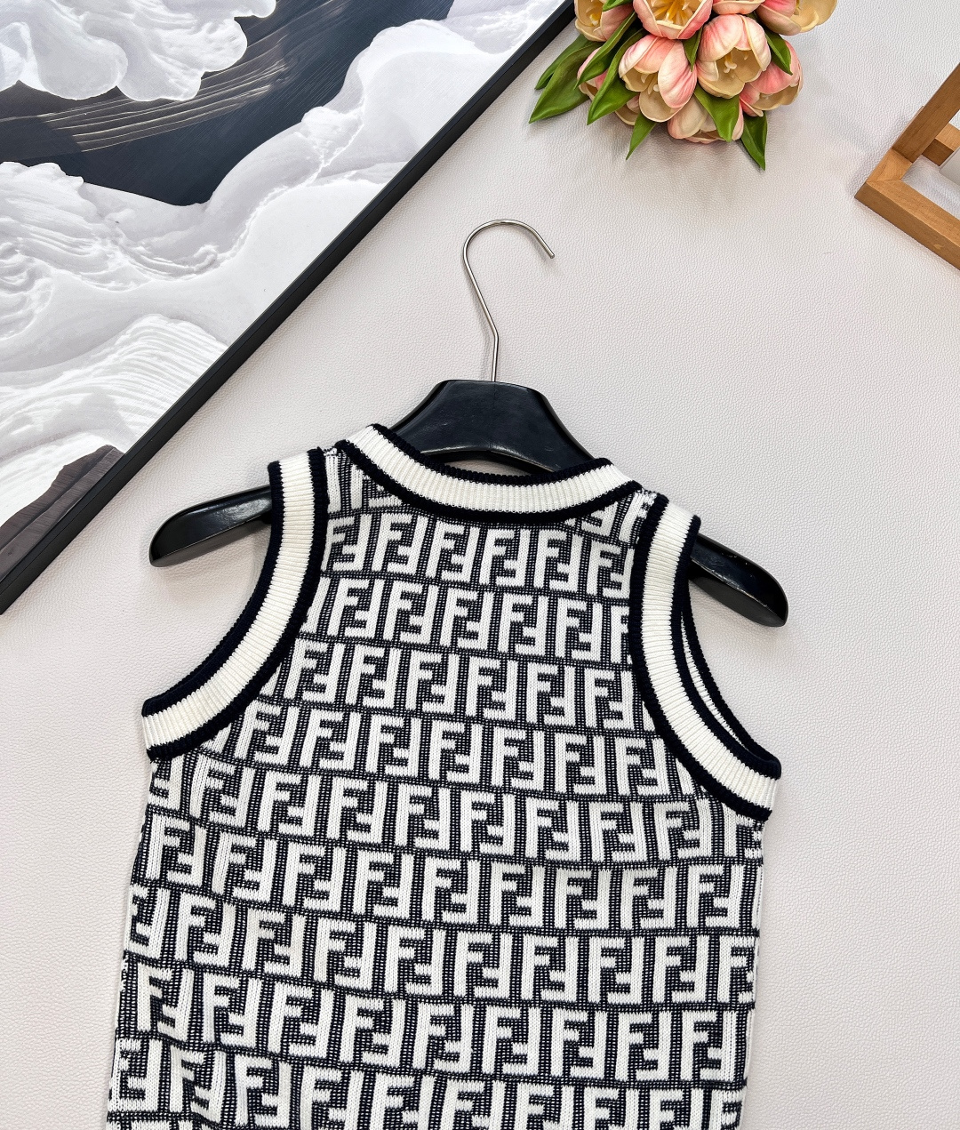 🆕Fendi 经典系列..🤎🤎🤎FF Logo针织背心！超爱的这款 超级有气质！没穿之前可能感觉有点老气