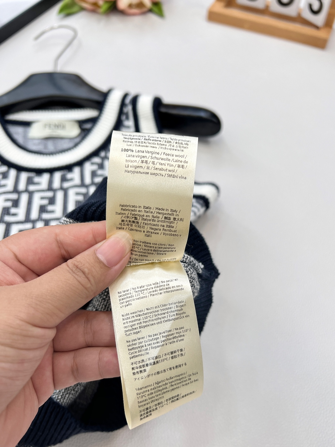 🆕Fendi 经典系列..🤎🤎🤎FF Logo针织背心！超爱的这款 超级有气质！没穿之前可能感觉有点老气