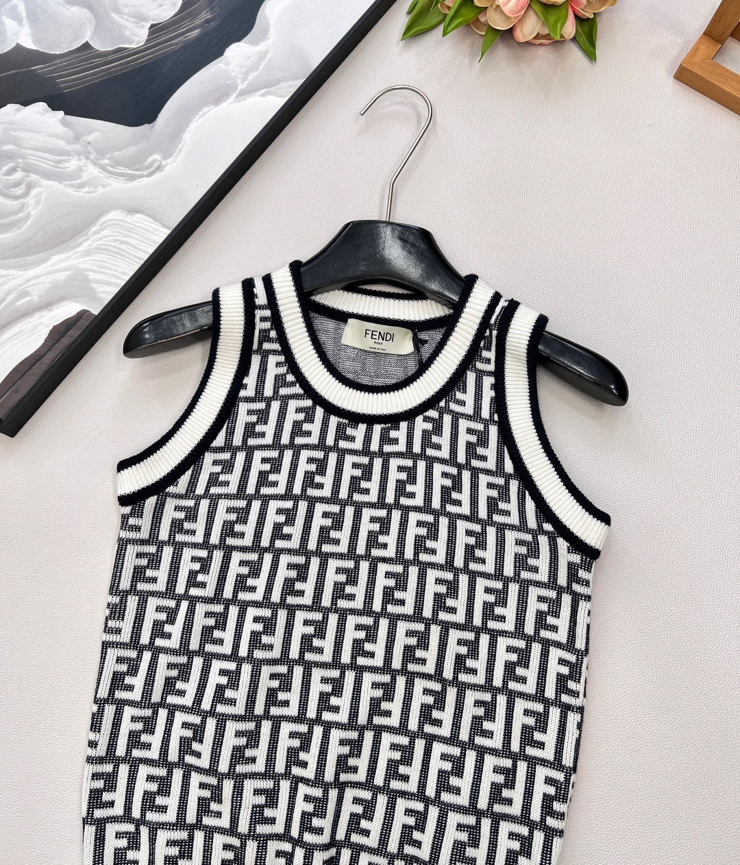 🆕Fendi 经典系列..🤎🤎🤎FF Logo针织背心！超爱的这款 超级有气质！没穿之前可能感觉有点老气