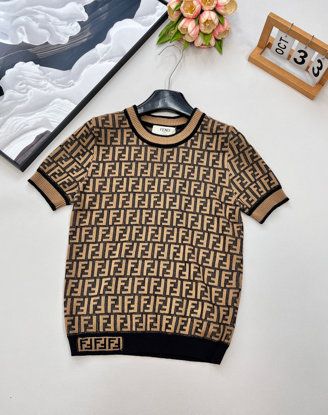 🆕🤎🤎🤎Fendi 系列经典FF Logo针织短袖！超爱的这款 超级有气质！没穿之前可能感觉有点老气👀一