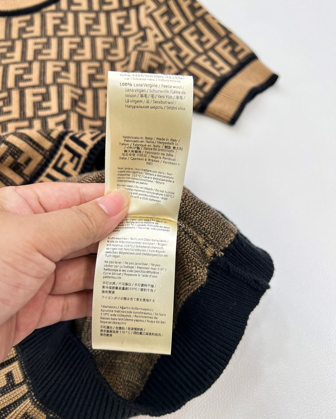 🆕🤎🤎🤎Fendi 系列经典FF Logo针织短袖！超爱的这款 超级有气质！没穿之前可能感觉有点老气👀一