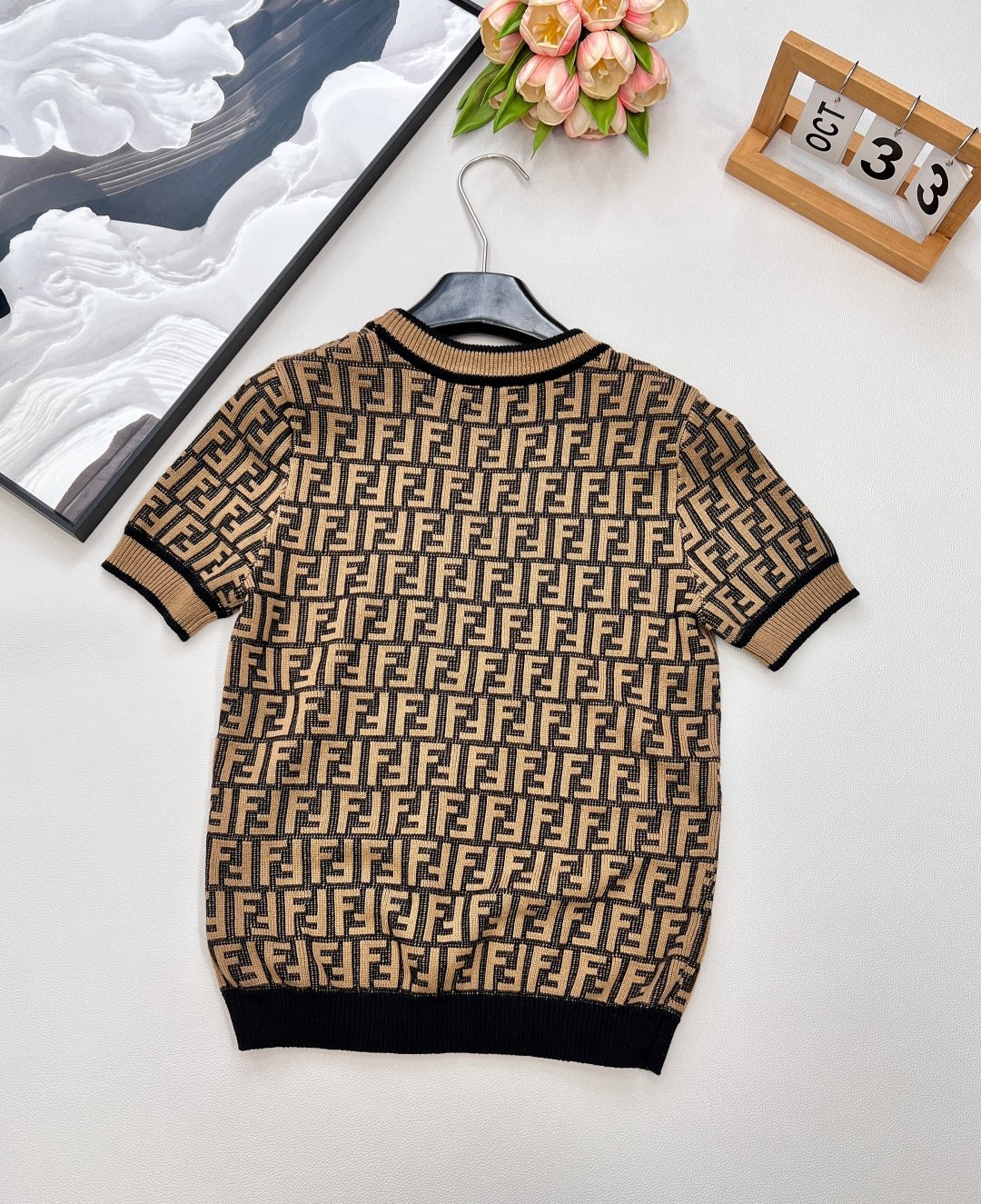 🆕🤎🤎🤎Fendi 系列经典FF Logo针织短袖！超爱的这款 超级有气质！没穿之前可能感觉有点老气👀一