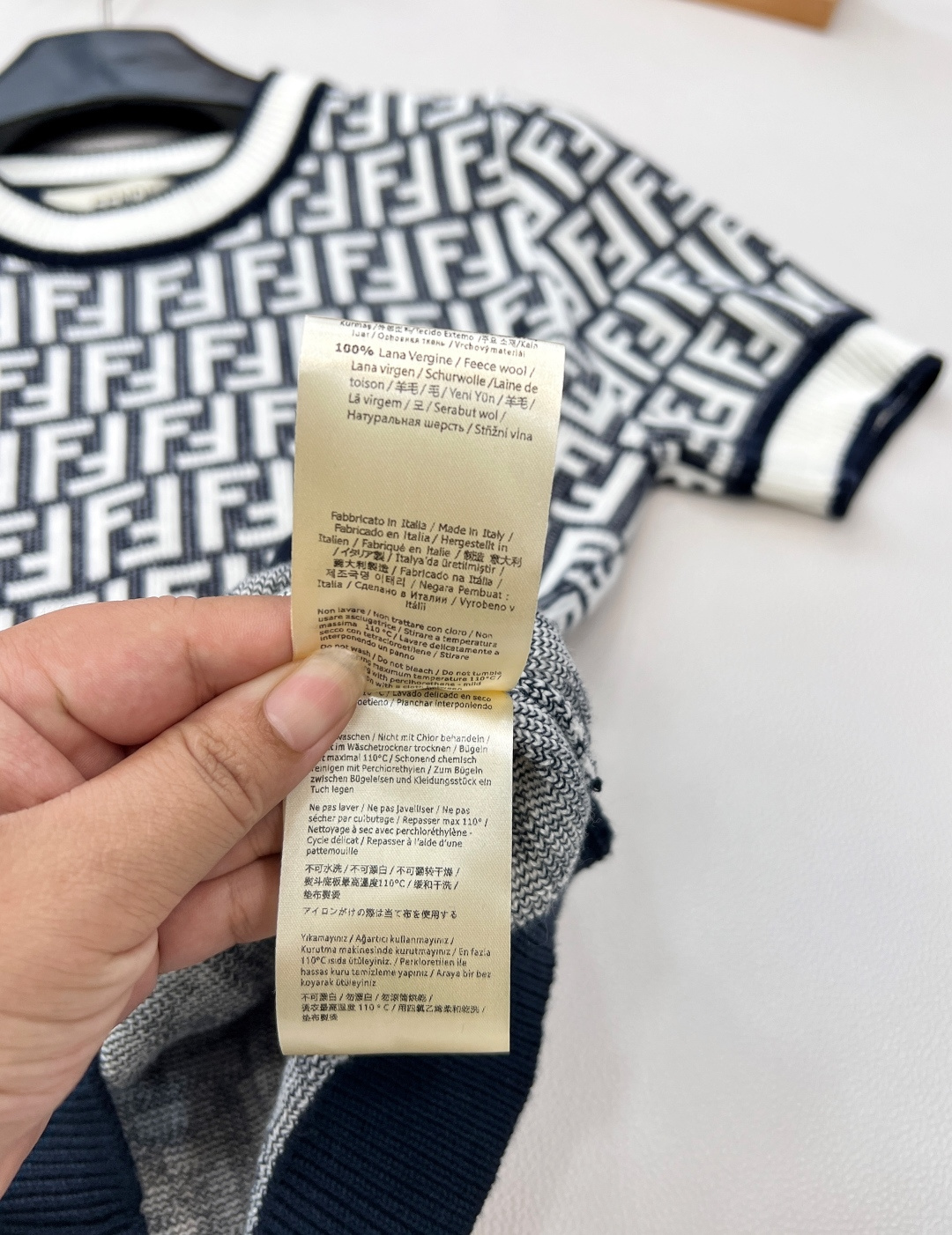🆕🤎🤎🤎Fendi 系列经典FF Logo针织短袖！超爱的这款 超级有气质！没穿之前可能感觉有点老气👀一