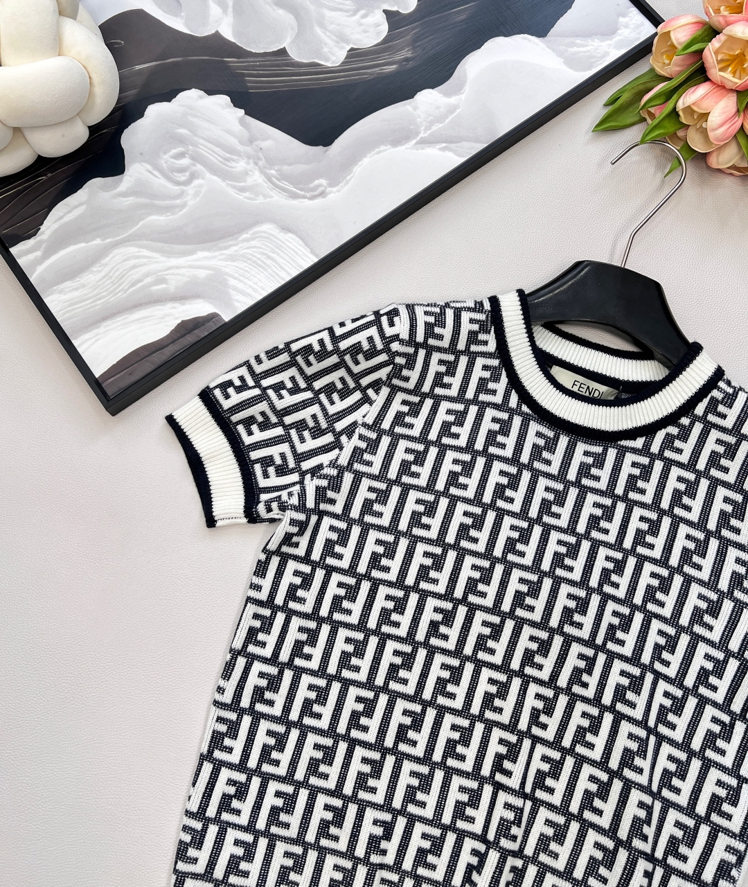 🆕🤎🤎🤎Fendi 系列经典FF Logo针织短袖！超爱的这款 超级有气质！没穿之前可能感觉有点老气👀一