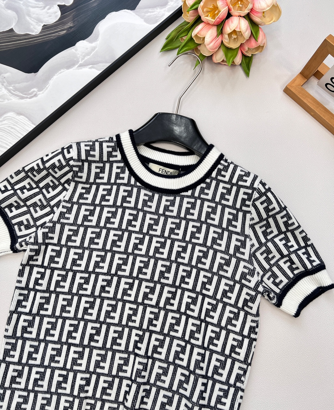 🆕🤎🤎🤎Fendi 系列经典FF Logo针织短袖！超爱的这款 超级有气质！没穿之前可能感觉有点老气👀一