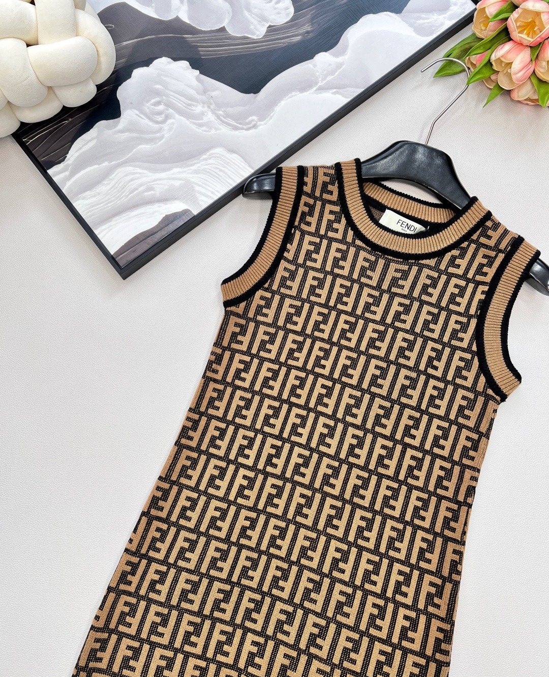 🆕Fendi 经典系列..🤎🤎🤎FF Logo针织连衣背心裙 超爱的这款 超级有气质！没穿之前可能感觉有