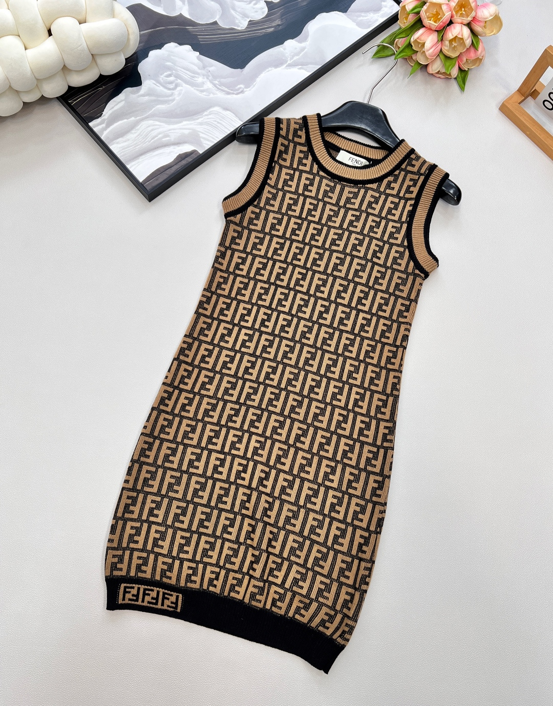 🆕Fendi 经典系列..🤎🤎🤎FF Logo针织连衣背心裙 超爱的这款 超级有气质！没穿之前可能感觉有