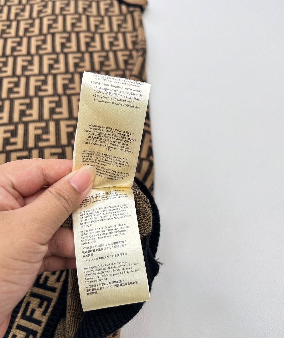 🆕Fendi 经典系列..🤎🤎🤎FF Logo针织连衣背心裙 超爱的这款 超级有气质！没穿之前可能感觉有