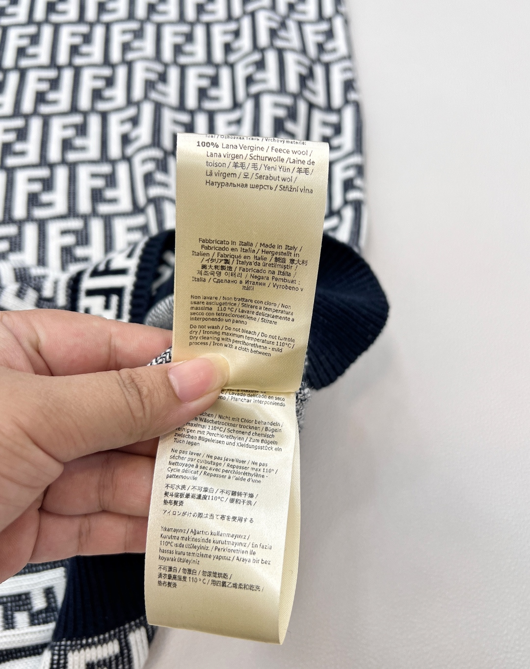 🆕Fendi 经典系列..🤎🤎🤎FF Logo针织连衣背心裙 超爱的这款 超级有气质！没穿之前可能感觉有