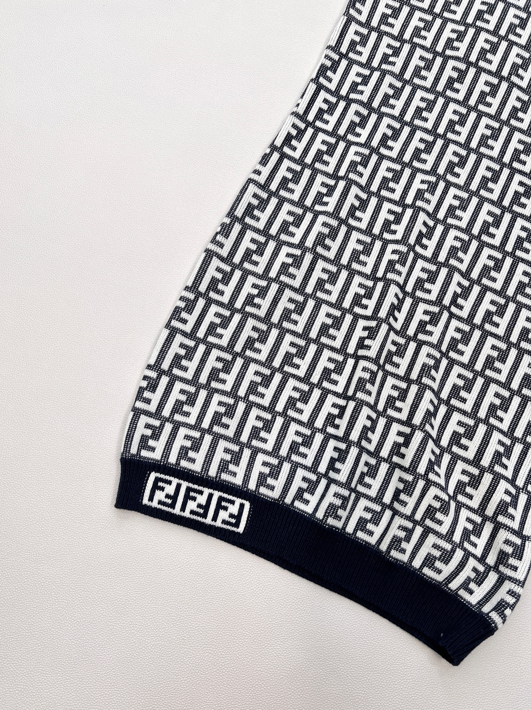 🆕Fendi 经典系列..🤎🤎🤎FF Logo针织连衣背心裙 超爱的这款 超级有气质！没穿之前可能感觉有