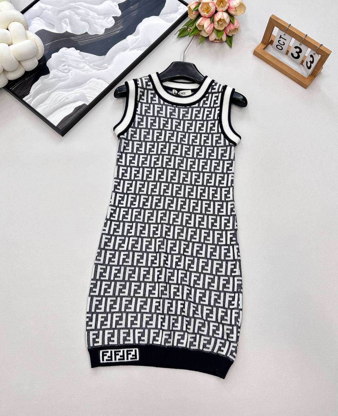 NO:453288,Fendi Classic Series...FF Logo Knitted Jumpsuit Vest Dress I love this one, super elegant!  Before wearing it, you may feel a little old-fashioned. Once you wear it, you must ensure that the large and genuine fragrance is made of imported ultra-fine woven on the spot. The spacing of each logo remains the same as the original version. The jacquard on the hem is the finishing touch. The top body is fashionable and you don’t want it. Invincible and versatile. Everyone has one piece, three standards are complete, and the large-scale product is available. Size sml code, fendi, skirts, alexander wang19860909Fendi 经典系列..FF Logo针织连衣背心裙 超爱的这款 超级有气质！没穿之前可能感觉有点老气一上身保证大型真香现场采用进口超细机织作 每个Logo的间距 立体感都保持和原版一模一样..下摆提花可谓点睛之笔 上身时髦的不要不要的 无敌百搭款 人手一件哦,三标齐全,大货出 尺码sml 编码,,fendi,skirts,alexander wang,Women's clothing