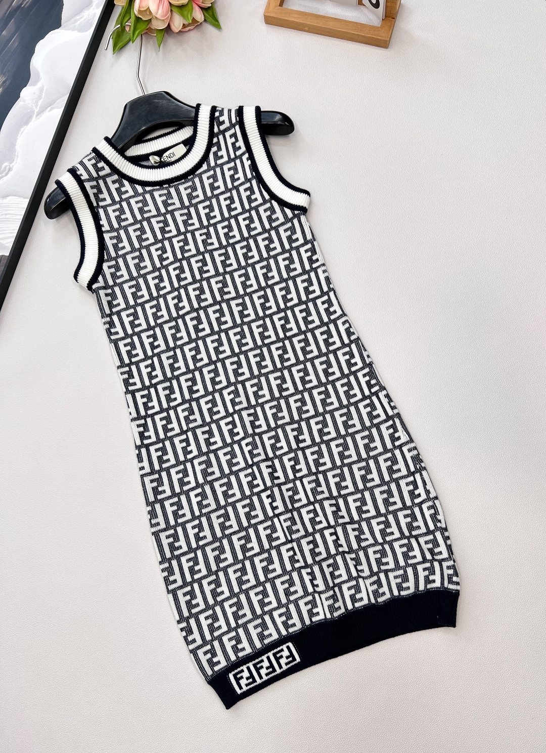 🆕Fendi 经典系列..🤎🤎🤎FF Logo针织连衣背心裙 超爱的这款 超级有气质！没穿之前可能感觉有