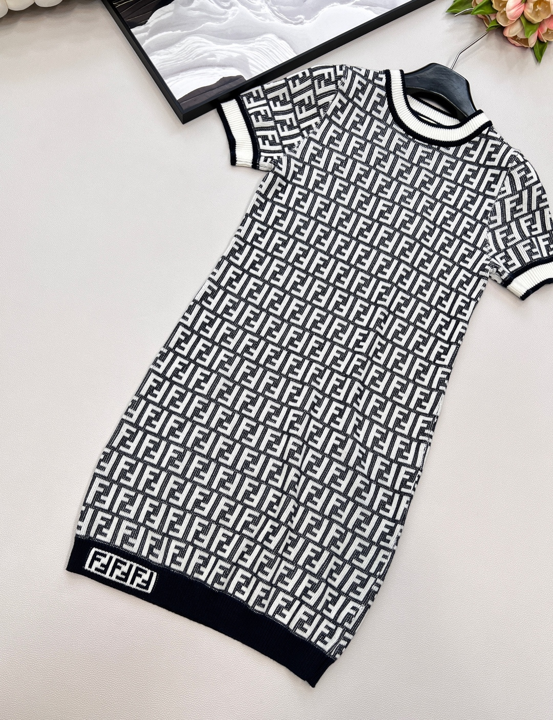 🆕Fendi 经典系列..🤎🤎🤎FF Logo针织连衣裙 超爱的这款 超级有气质！没穿之前可能感觉有点老