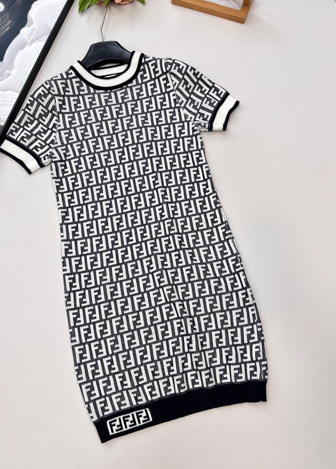 🆕Fendi 经典系列..🤎🤎🤎FF Logo针织连衣裙 超爱的这款 超级有气质！没穿之前可能感觉有点老