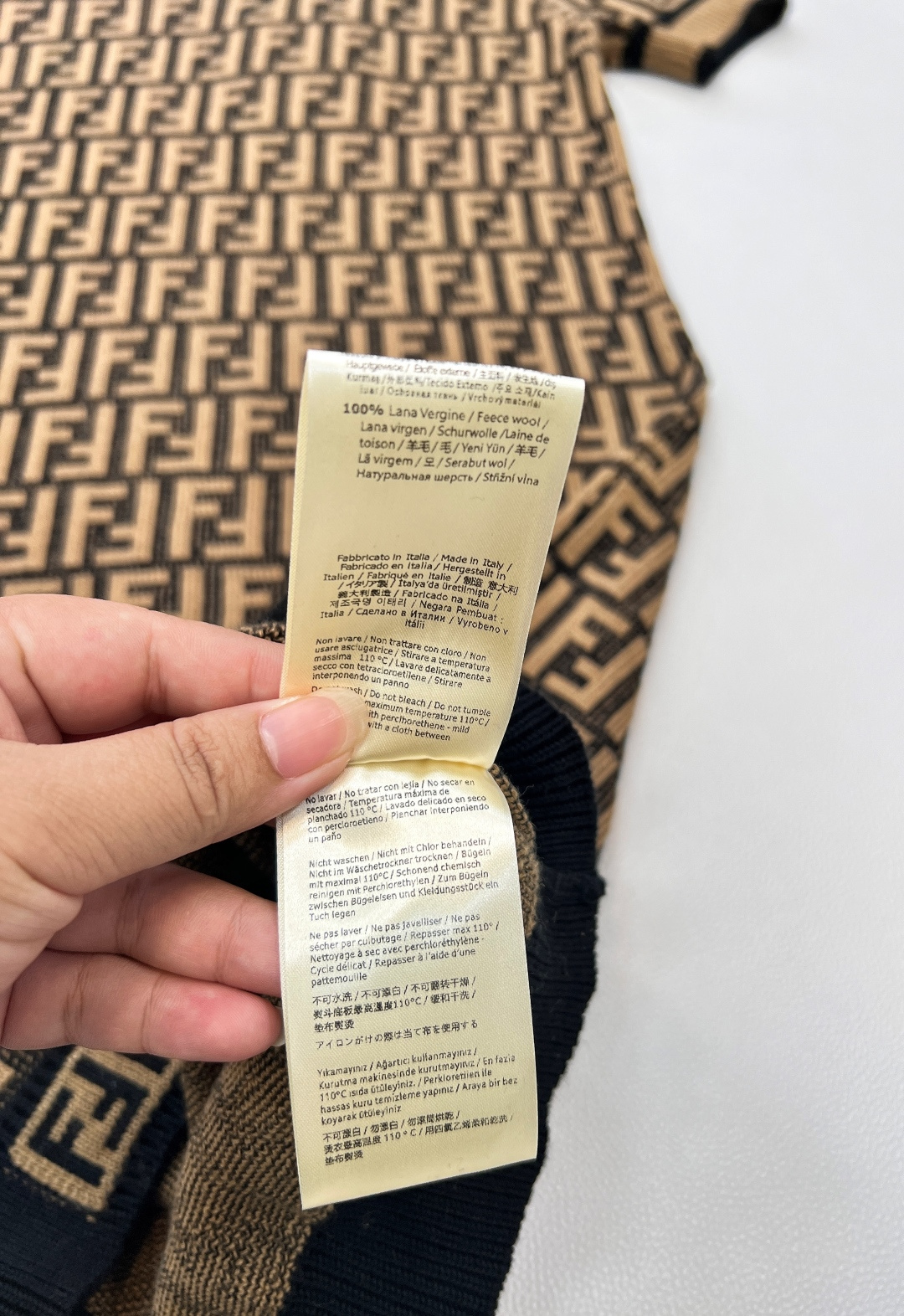 🆕Fendi 经典系列..🤎🤎🤎FF Logo针织连衣裙 超爱的这款 超级有气质！没穿之前可能感觉有点老