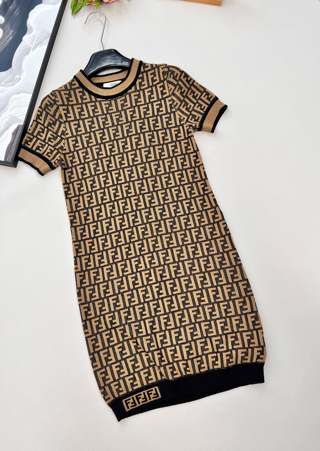 🆕Fendi 经典系列..🤎🤎🤎FF Logo针织连衣裙 超爱的这款 超级有气质！没穿之前可能感觉有点老