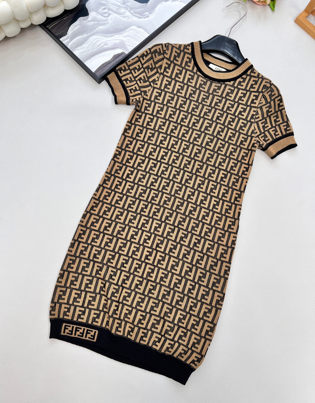 🆕Fendi 经典系列..🤎🤎🤎FF Logo针织连衣裙 超爱的这款 超级有气质！没穿之前可能感觉有点老