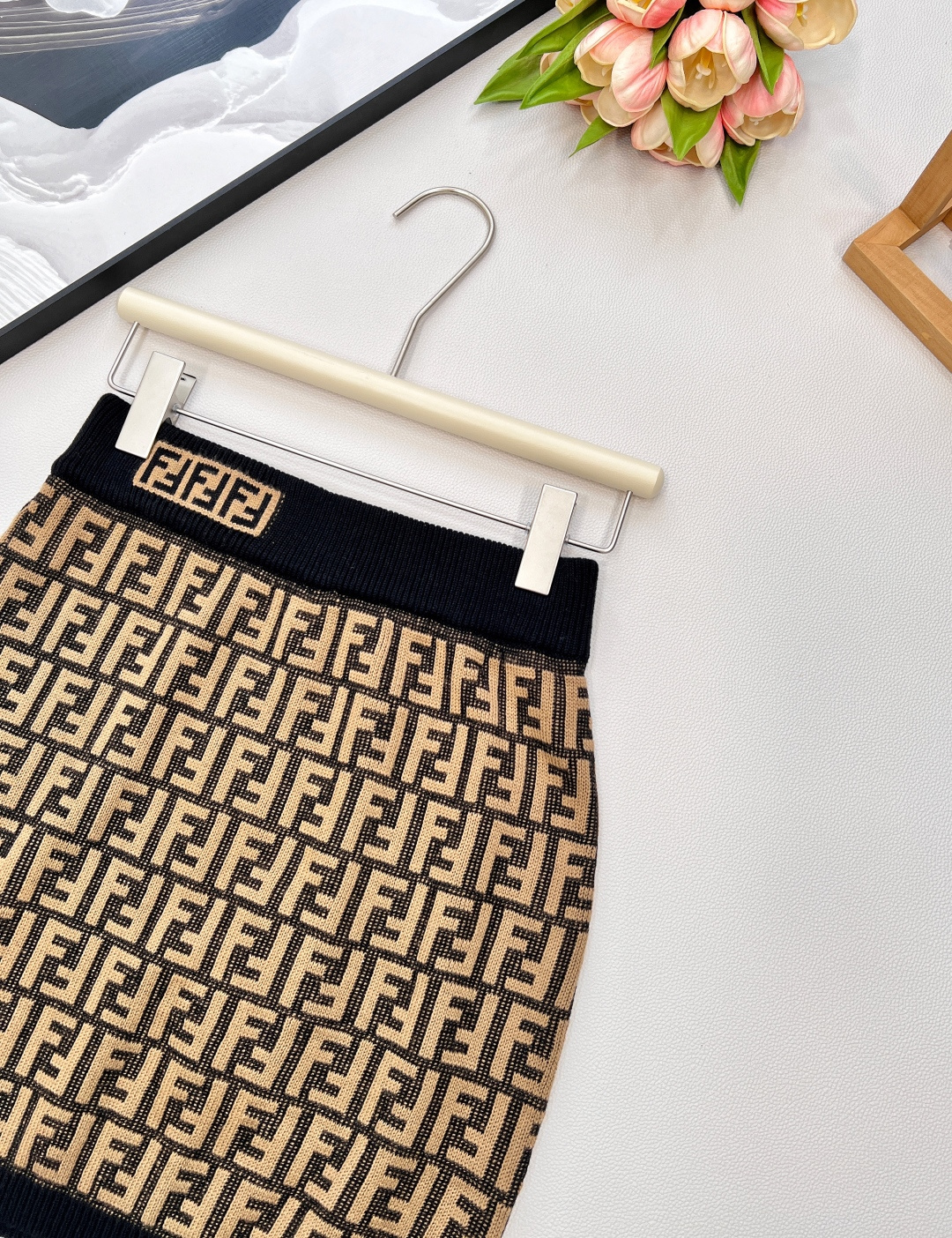 🆕Fend*芬迪双f字母针织半裙，炒鸡爆的系列，满身的字母logo图案标新立异 ，高级感的咖色显肤白高贵