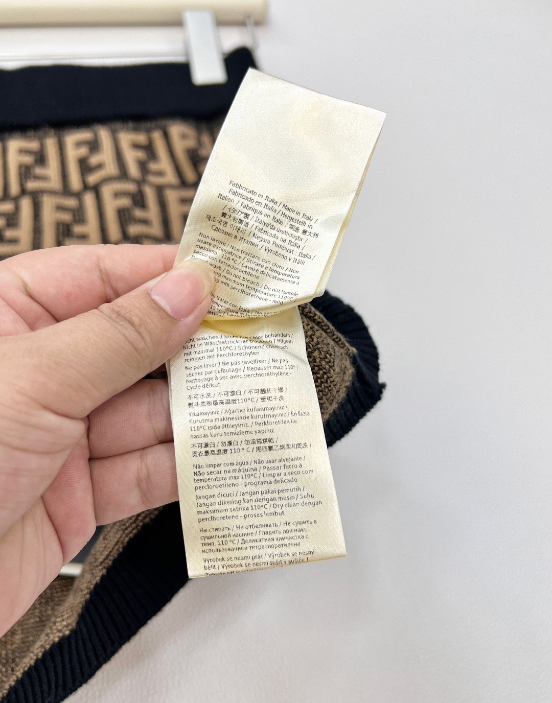 🆕Fend*芬迪双f字母针织半裙，炒鸡爆的系列，满身的字母logo图案标新立异 ，高级感的咖色显肤白高贵