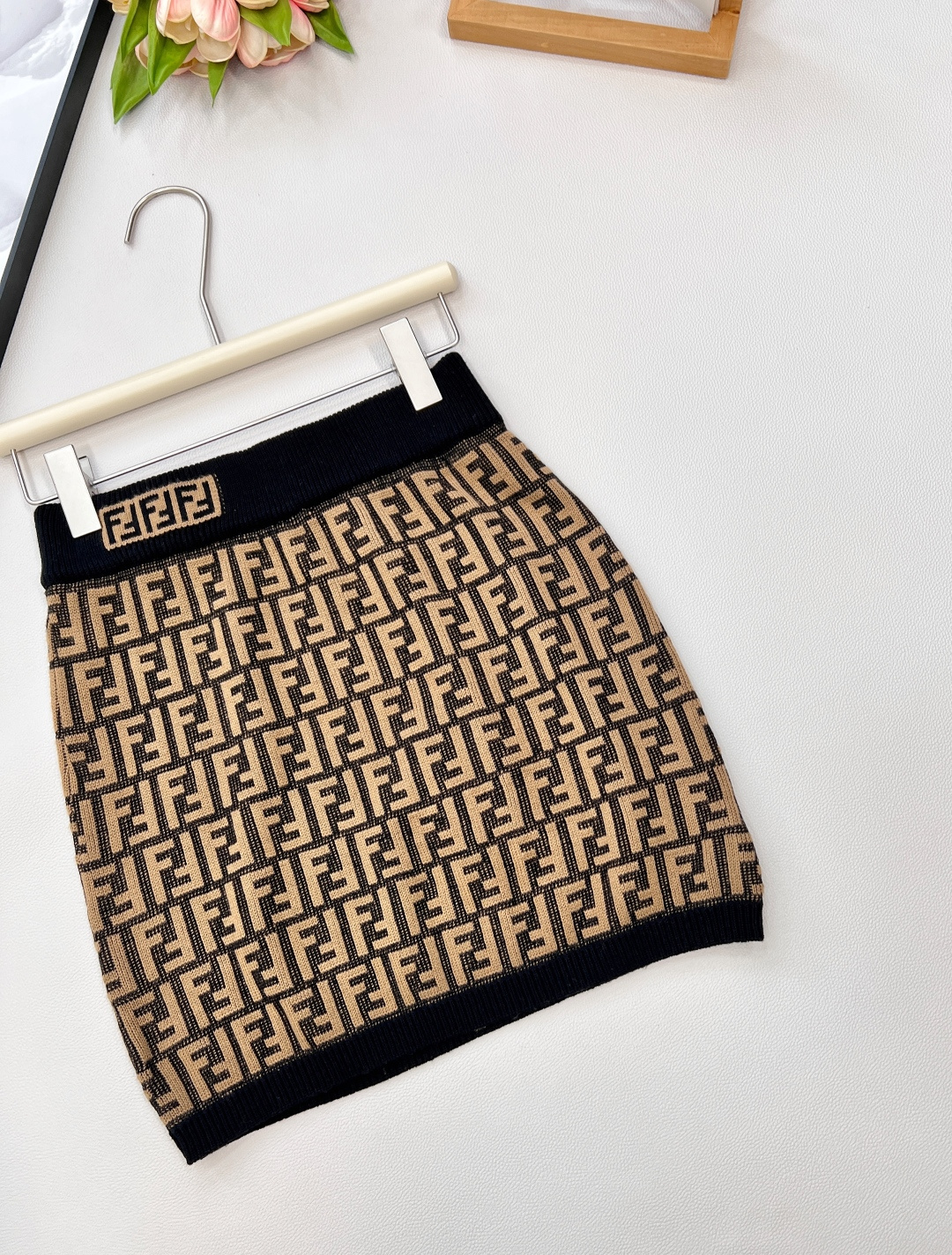 🆕Fend*芬迪双f字母针织半裙，炒鸡爆的系列，满身的字母logo图案标新立异 ，高级感的咖色显肤白高贵