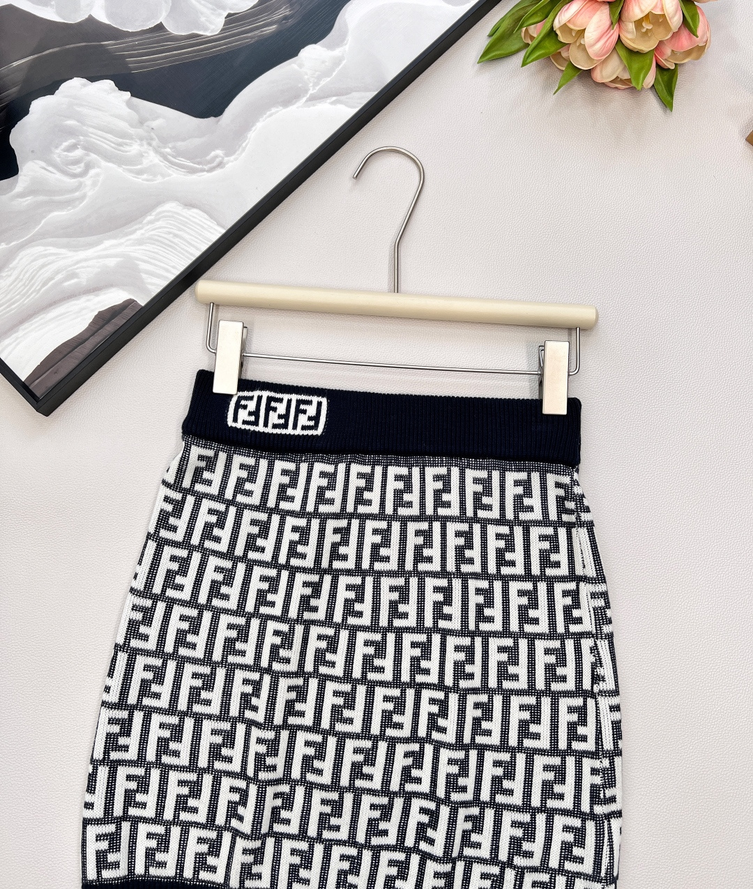 🆕Fend*芬迪双f字母针织半裙，炒鸡爆的系列，满身的字母logo图案标新立异 ，高级感的咖色显肤白高贵